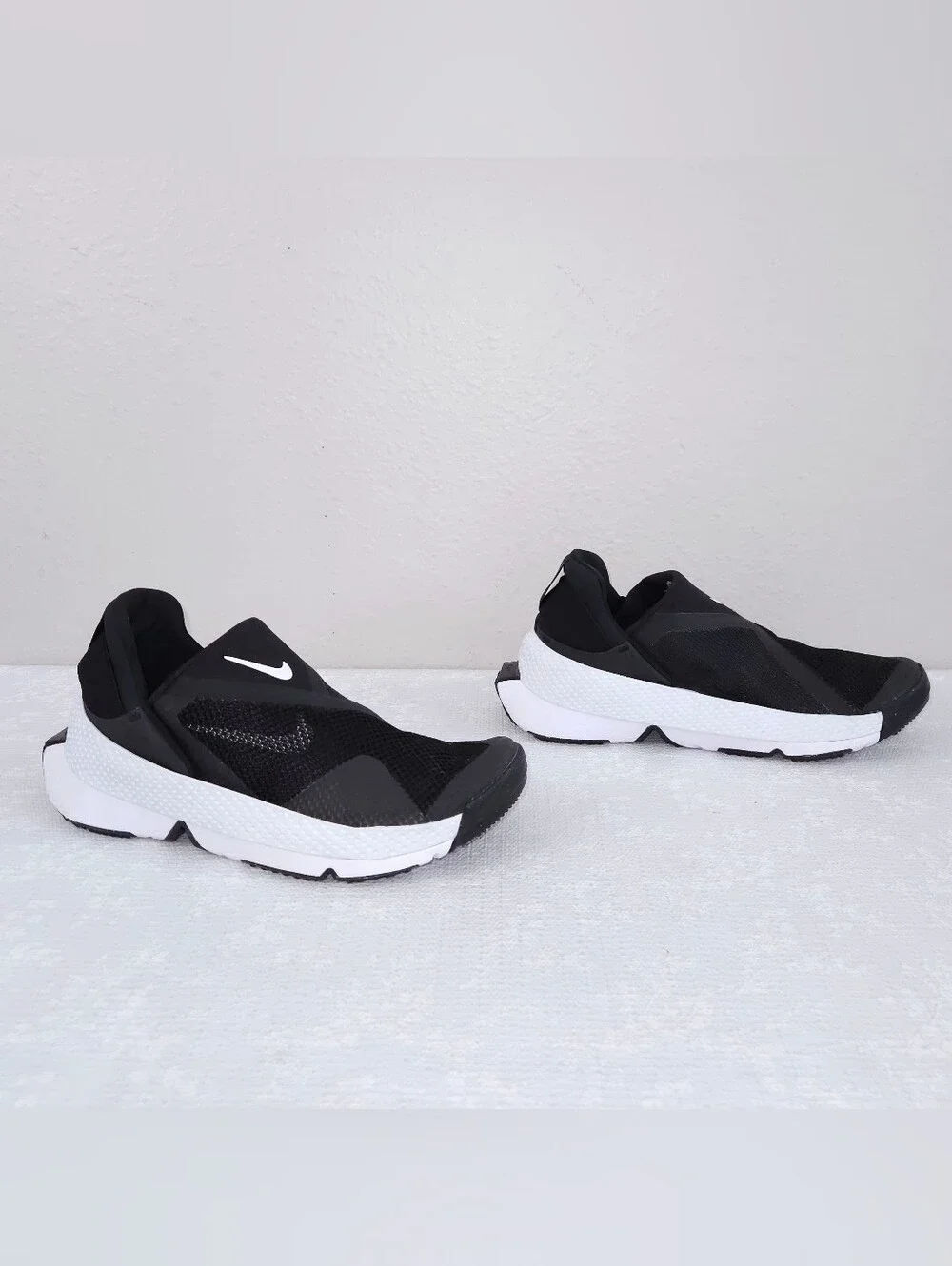 NIKE GO FlyEase Sneakers US 8 Black White Easy On Athletic Shoes